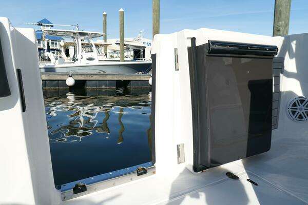 Blackfin 332 CC Yacht For Sale