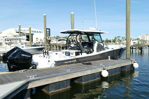 Blackfin 332 CC Yacht For Sale