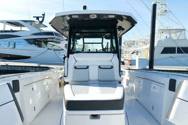 Blackfin 332 CC Yacht For Sale