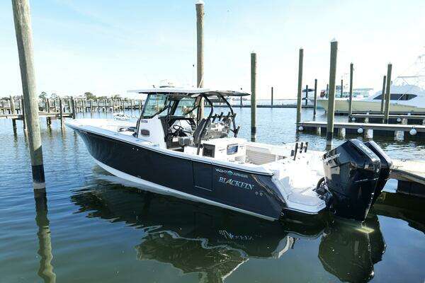 Blackfin 332 CC Yacht For Sale