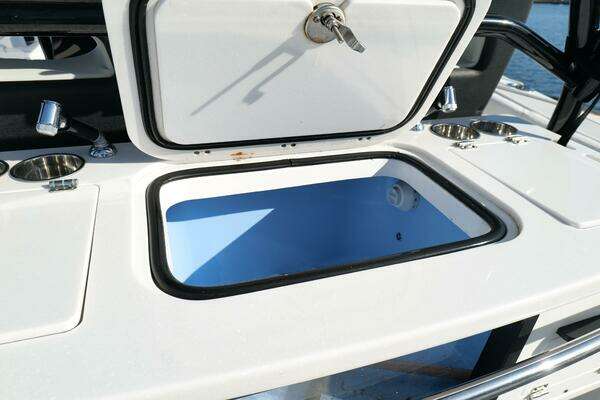 Blackfin 332 CC Yacht For Sale