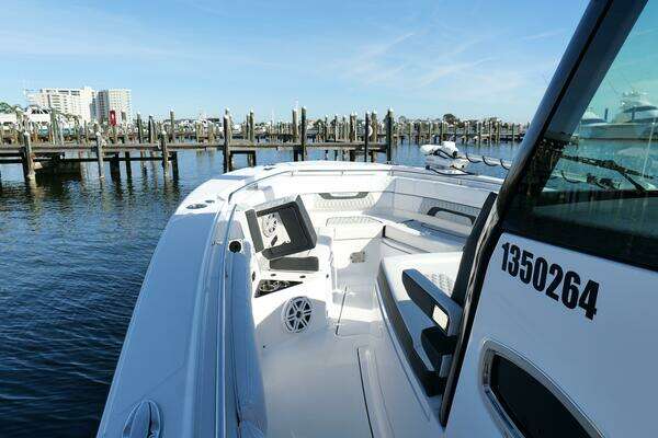 Blackfin 332 CC Yacht For Sale