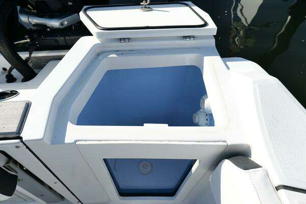 Blackfin 332 CC Yacht For Sale