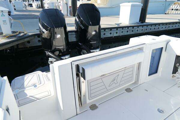 Blackfin 332 CC Yacht For Sale