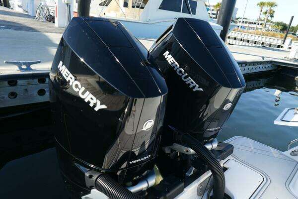 Blackfin 332 CC Yacht For Sale