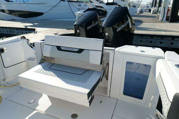 Blackfin 332 CC Yacht For Sale