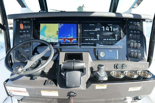 Blackfin 332 CC Yacht For Sale