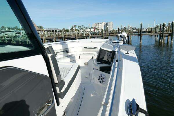 Blackfin 332 CC Yacht For Sale