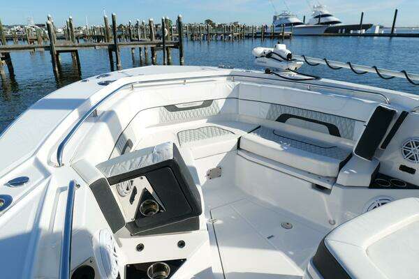 Blackfin 332 CC Yacht For Sale