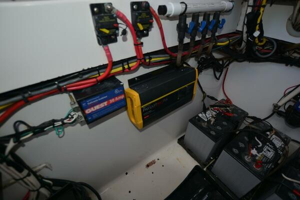 Hot Hooks 33ft Contender Yacht For Sale