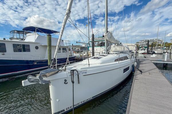 30ft Beneteau Yacht For Sale