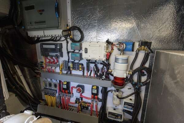 Aquila 54 Yacht For Sale