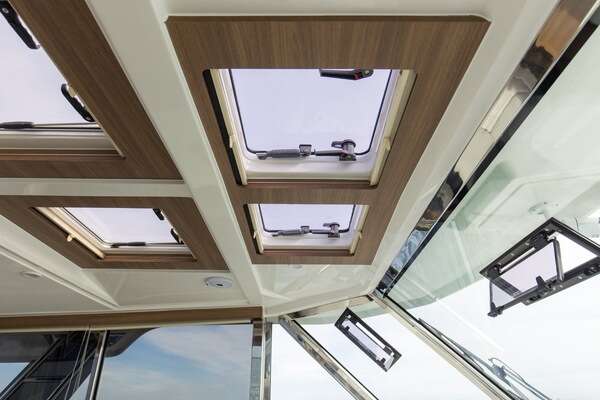 Aquila 54 Yacht For Sale