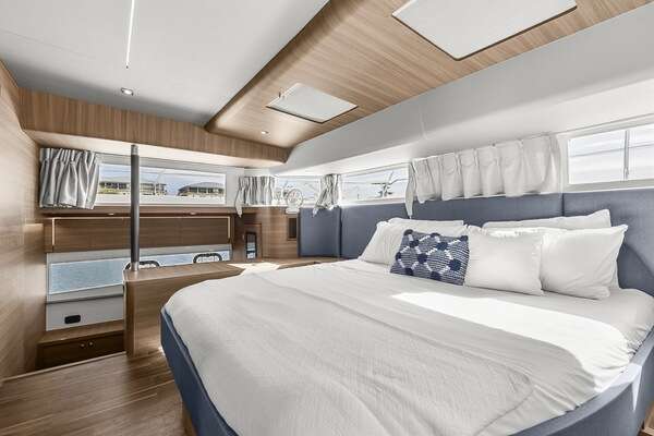 Aquila 54 Yacht For Sale