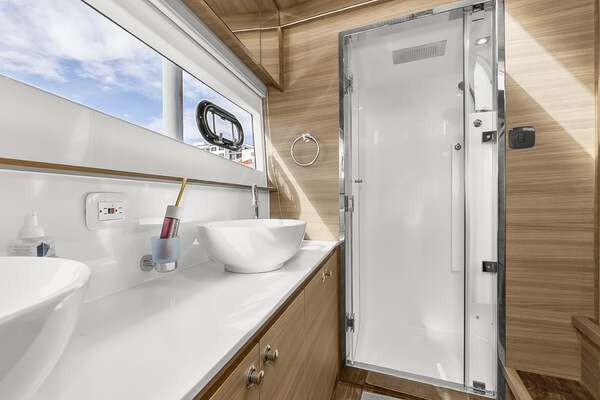 Aquila 54 Yacht For Sale