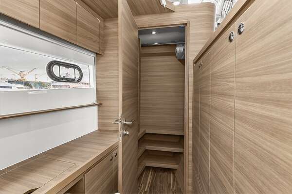 Aquila 54 Yacht For Sale