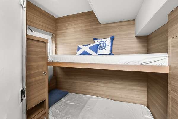 Aquila 54 Yacht For Sale