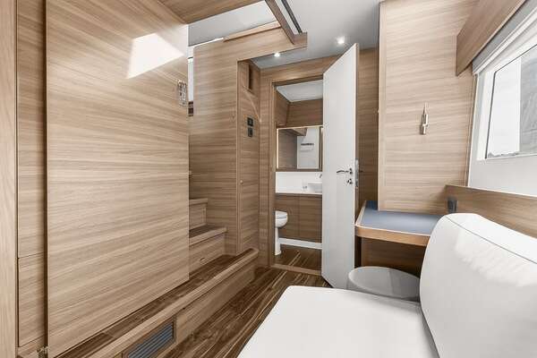 Aquila 54 Yacht For Sale