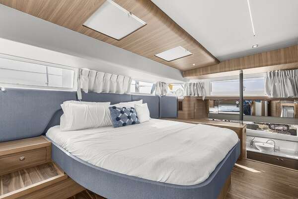 Aquila 54 Yacht For Sale