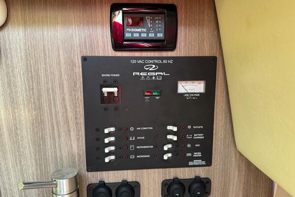 27ft Regal Yacht For Sale