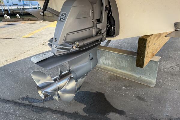 27ft Regal Yacht For Sale