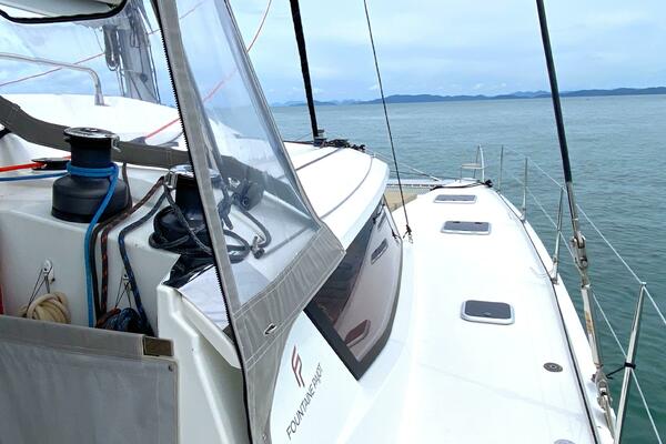 Absinthe 49ft Fountaine Pajot Yacht For Sale