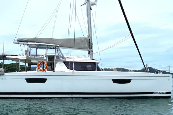 Absinthe 49ft Fountaine Pajot Yacht For Sale