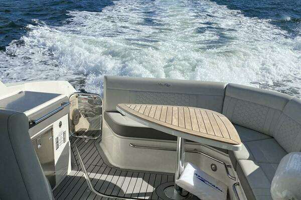 Sea Ray Sundancer 320 Yacht For Sale