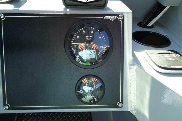 25ft Hewes Yacht For Sale