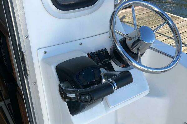 2017 Osprey Pilothouse 30