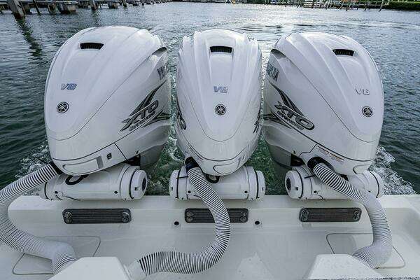 SeaVee 390B Yacht For Sale
