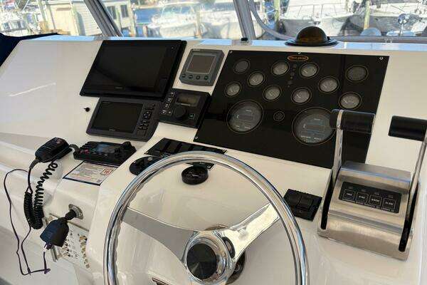 Photo of the 2001 Ocean Yachts 40 Express Bridge "Andiamo"