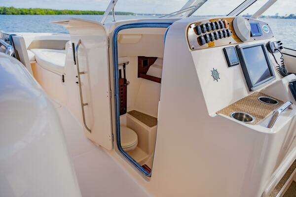 Grady-White 335 Freedom Yacht For Sale
