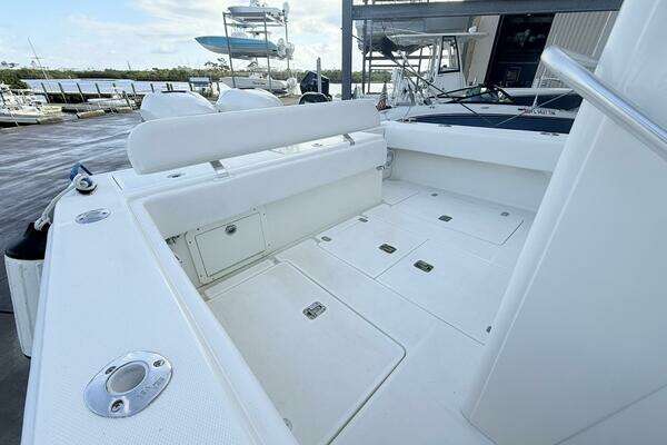 SeaVee 320B Yacht For Sale