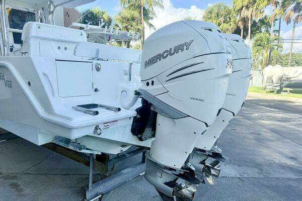 SeaVee 320B Yacht For Sale