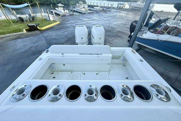 SeaVee 320B Yacht For Sale