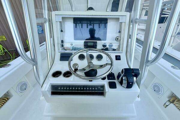 SeaVee 320B Yacht For Sale