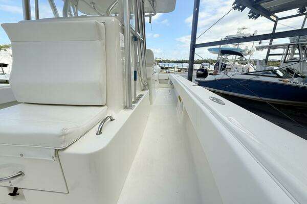 SeaVee 320B Yacht For Sale