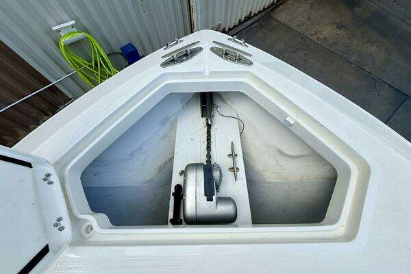 SeaVee 320B Yacht For Sale