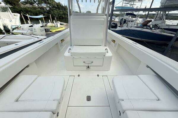 SeaVee 320B Yacht For Sale
