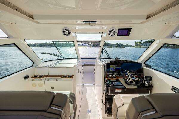 Tiara Yachts 34 LX Yacht For Sale