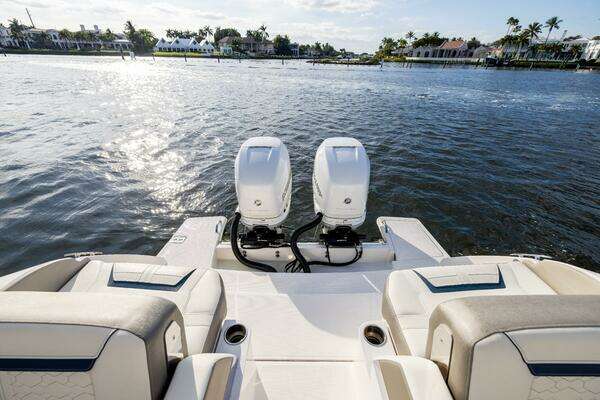 Tiara Yachts 34 LX Yacht For Sale