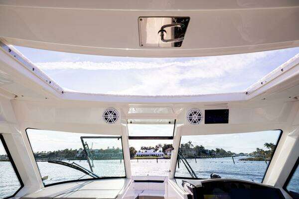 Tiara Yachts 34 LX Yacht For Sale