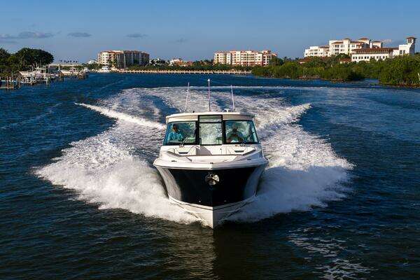 Tiara Yachts 34 LX Yacht For Sale