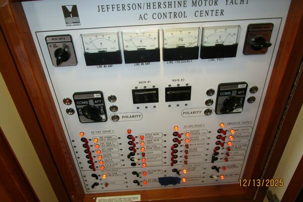 Perfect Fit 60ft Jefferson Yacht For Sale