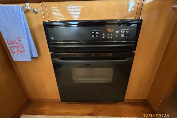 Perfect Fit 60ft Jefferson Yacht For Sale