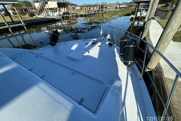Perfect Fit 60ft Jefferson Yacht For Sale