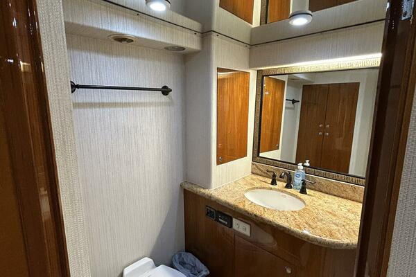 Perfect Fit 60ft Jefferson Yacht For Sale