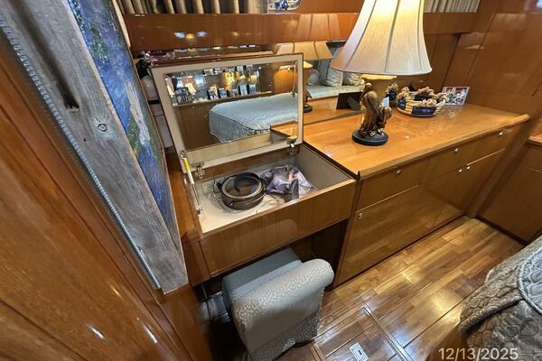 Perfect Fit 60ft Jefferson Yacht For Sale