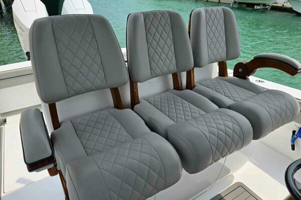 Valhalla 33 JUST ONE MORE - Exterior Helm Seating 